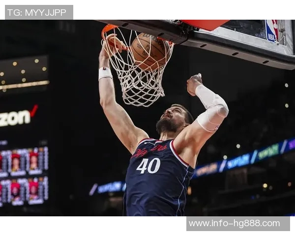 克拉克斯顿半场表现惊艳6投5中贡献12分2篮板2助攻1抢断2盖帽助球队领先