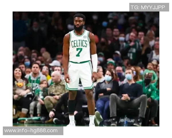 杰伦布朗半场状态低迷14投仅3中仅得7分6板3助失误2次表现不佳 杰伦布朗半场状态低迷14投仅3中仅得7分6板3助失误2次表现不佳